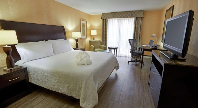 Двухместный номер Standard Revery Toronto Downtown, Curio Collection by Hilton