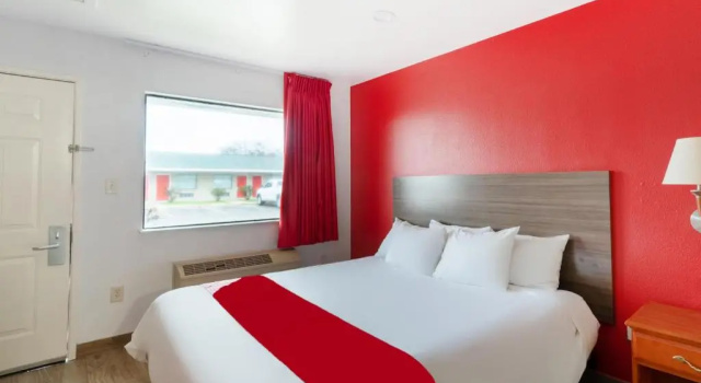 Люкс c 1 комнатой OYO Hotel San Antonio near AT&T Center