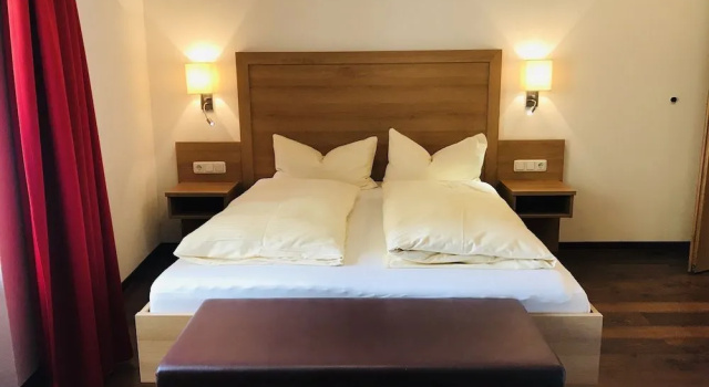 Hotel Gasthof zum Goldenen Lamm, Забронировать Отель Фойхтванген 