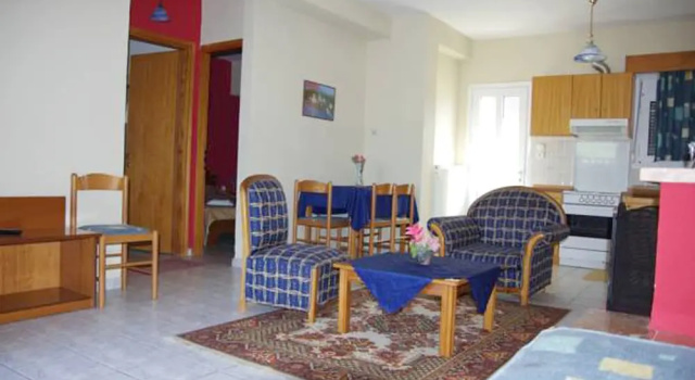 Апартаменты с 2 комнатами с балконом Villa Platythea