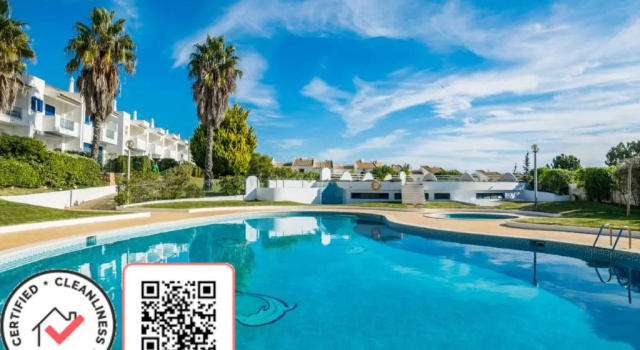 Апартаменты 3 bedroom apartment in Oura Albufeira with amazing pool at walking distance to beach, strip and old town, WIFI and AC, private condo