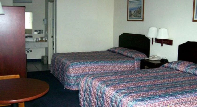 American Inn and Suites, Buchen Sie Hotel  