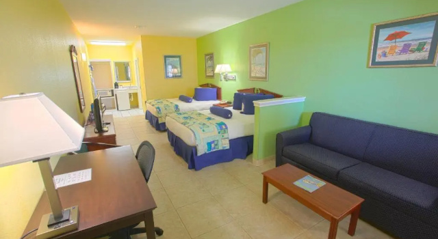 Четырёхместный люкс Standard Plantation Suites and Conference Center