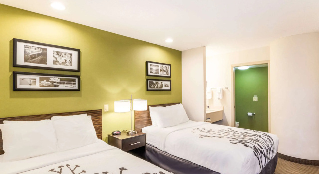 Четырёхместный номер Standard Sleep Inn & Suites Niantic North