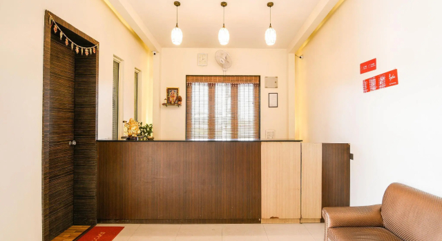 CAPITAL O 15017 Hotel Nandini, Забронировать Отель Отели штата Махараштры с парковкой, Парковка