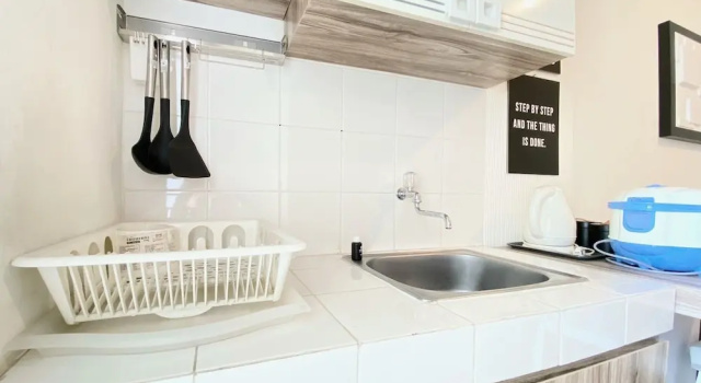 Апартаменты Deluxe Cheerful And Homey 2Br Apartment At Parahyangan Residence