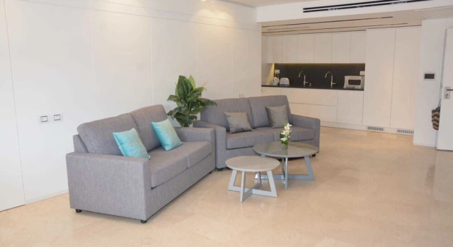 Renovated White 3BD next to Beach - Pool