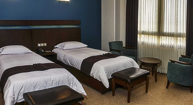 Eskan Alvand Hotel