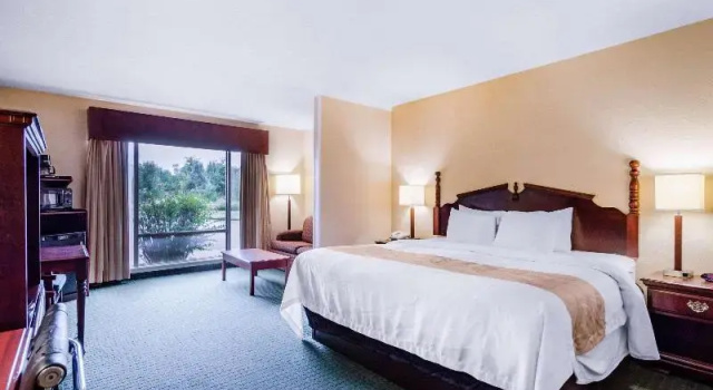 Люкс Quality Inn & Suites Carthage near Precious Moments Chapel