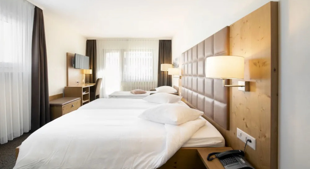 Трёхместный номер Standard с балконом Hotel Olympic - Montana Center