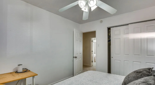 St Ann Townhome < 1 Mi to International Airport!, Buchen Sie Ferienwohnung Maryland Heights Missouri