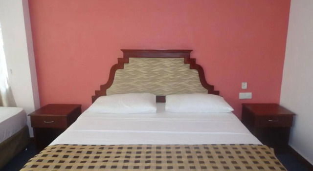 Elepath Lodge Pinnawala, Rezervasyon Otel Rambukkana Kegalle District