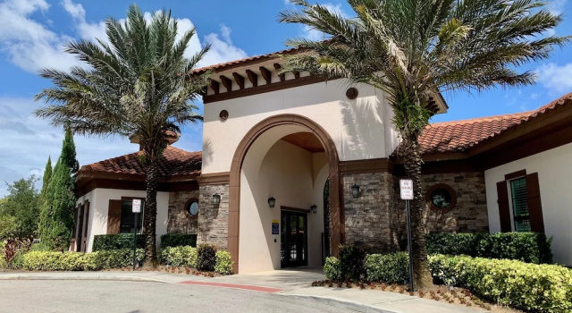 Luxury 5Bd w/ Jacuzzi & Pool Near Disney @ 5528, Забронировать Вилла Давенпорт Orlando Metropolitan Area