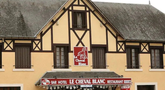 Logis Le Cheval Blanc, Забронировать Отель Saint-Just Cher