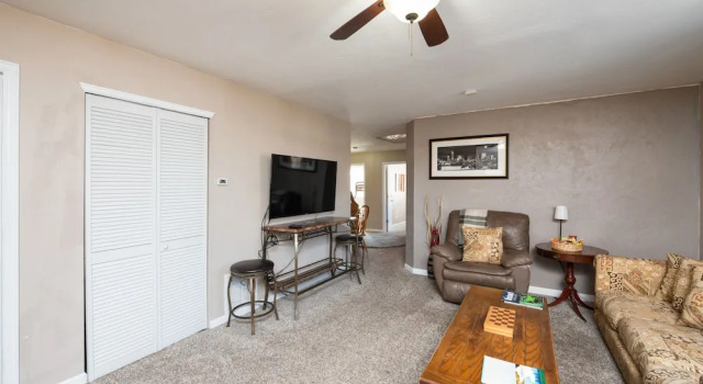 New Listing! Top-floor Gem W/ Outdoor Fireplace 4 Bedroom Duplex, Book Feriehus Westminster Colorado