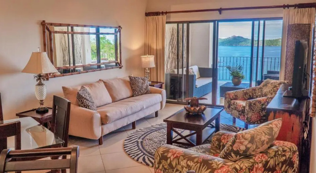 Апартаменты Ocean View Luxury Condo at Flamingo Towers