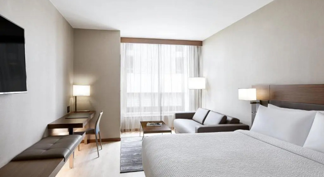Номер Standard AC Hotel by Marriott Raleigh North Hills