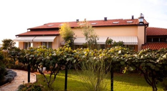 Hotel Zlatna Vala, Varaa Hotelli Umag Umag Riviera