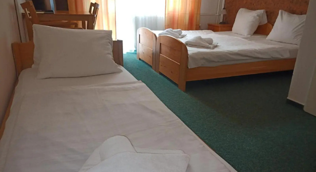 Hotel Esprit, Забронировать Отель Отели Краловеградецкий края с завтраком, Завтраки