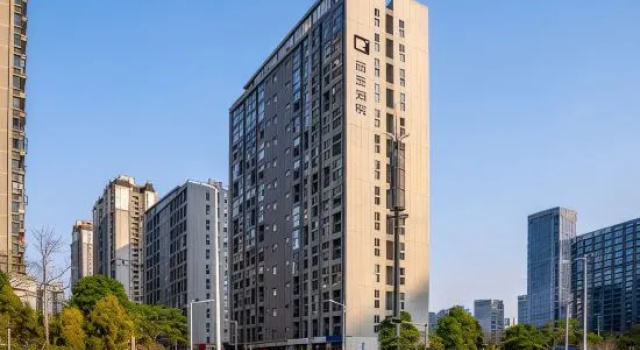 Rezen Retreat Nanning Wuxiang New District Headquarters Base Subway Station