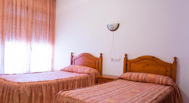 Трёхместный номер Standard с балконом Hotel Alfar