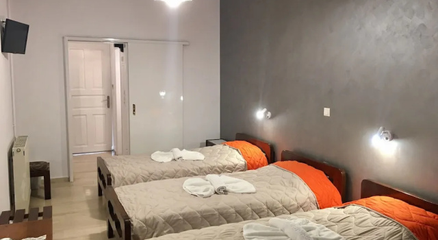 Трёхместный номер Standard с балконом Hotel Lodos