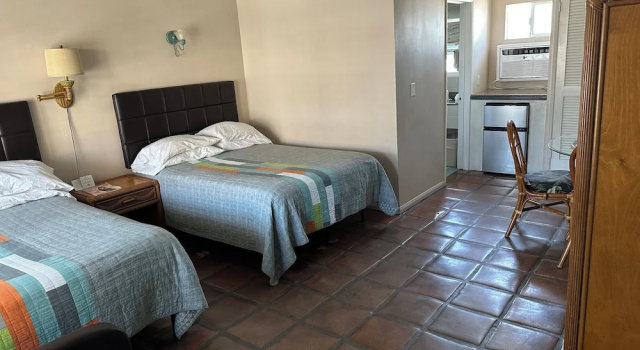 Четырёхместный номер Comfort с балконом Sea Shore Motel