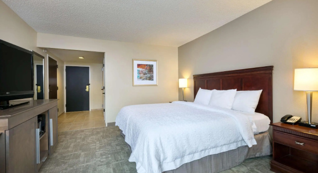 Двухместный NONSMOKING Accessible  номер Hampton Inn Houston Near the Galleria
