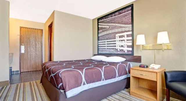 Номер Standard Super 8 by Wyndham Louisville Airport