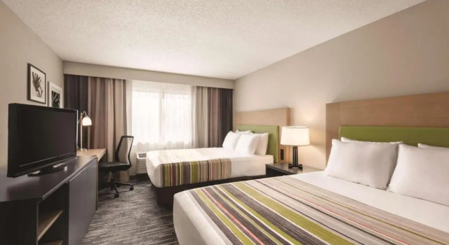 Четырёхместный номер Standard Country Inn & Suites by Radisson, Northfield, MN