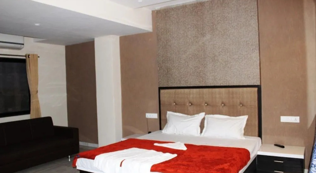 Dev Motel & Banquet, Boek Motel Anand 