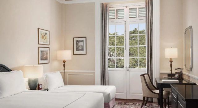 Двухместный номер Landmark с видом на бассейн Raffles Hotel Le Royal