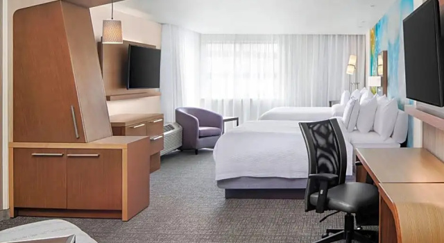 Четырёхместный люкс c 1 комнатой Courtyard by Marriott Wayne Fairfield