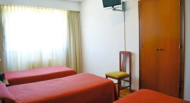 Hotel Os Caracoles, Забронировать Отель Морейрас Ribeira Sacra