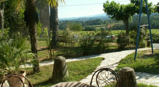 Апартаменты Chambres d'Hôtes et Gîtes Le Mas Bleu & Spa Resort