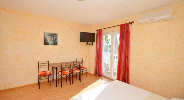 Apartment and Rooms Ivana, Забронировать Апартаменты/квартира Трибунь Шибенско-Книнская жупания