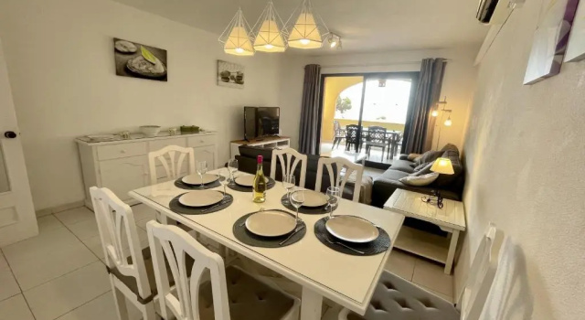 Апартаменты Dona Lola Martha - Spacious 3 bedroom apartment with partial sea views