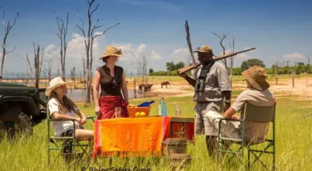 Rhino Safari Camp, Đặt Khách sạn Bumi Hills Kariba