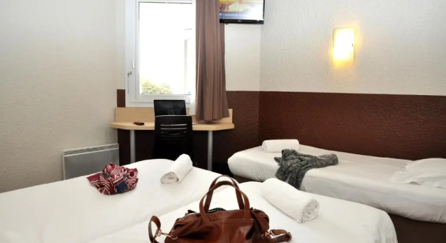 Трёхместный номер Standard BHôtel De Caen
