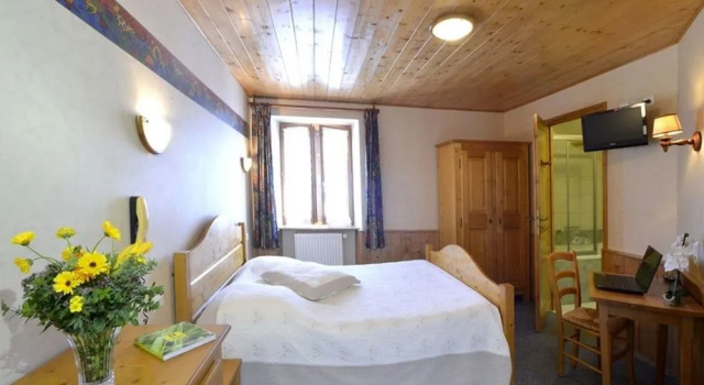 Logis Hôtel Les Bruyères, Забронировать Отель Шапель-де-Буа Jura Mountains