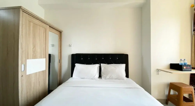 Апартаменты Compact And Comfortable Studio Sayana Bekasi Apartment