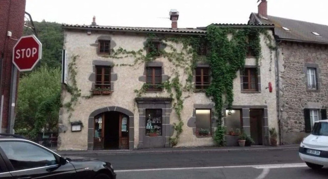 Hôtel des Voyageurs, 予約 ホテル フェリエール サン メリ Cantal