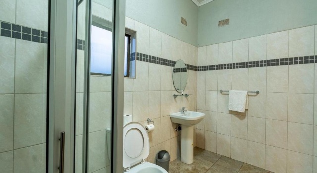 Номер Deluxe Dzimbahwe Guest Lodge