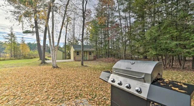 Serene Riverfront Home w/ Torch Lake Access!, Rezervovat Hotel Mancelona USA