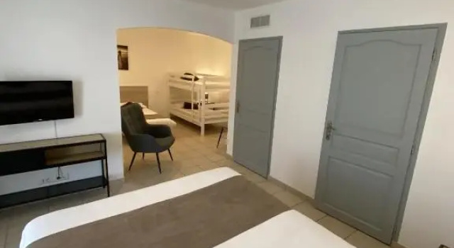 Номер Classic Logis Hôtel L'Oliveraie