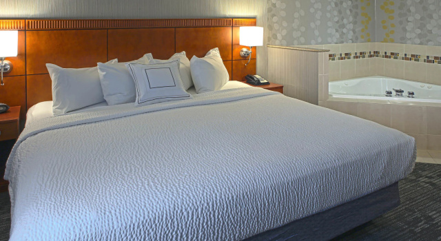Courtyard by Marriott Hamilton, Забронировать Отель Гамильтон Hamilton, Halton and Brant