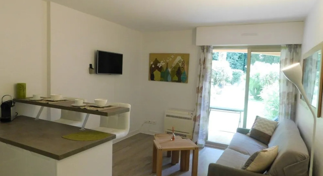 T1, Central Park, climatisation, piscine, parking privé, Забронировать Апартаменты/квартира Валлорис Приморские Альпы