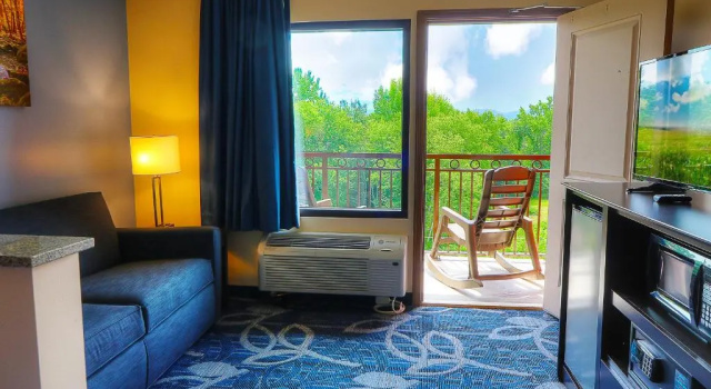 Семейный номер Standard с видом на горы Country Cascades Waterpark Resort