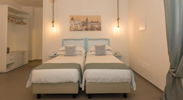 Borgo Cozzana Mare, Забронировать Отель Отели Монополей с парковкой, Парковка
