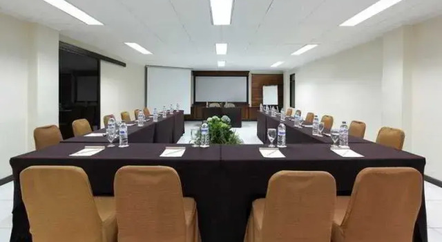 Santika Hotel Semarang, Rezervovat Hotel Semarang hotely s bazénem, Bazén